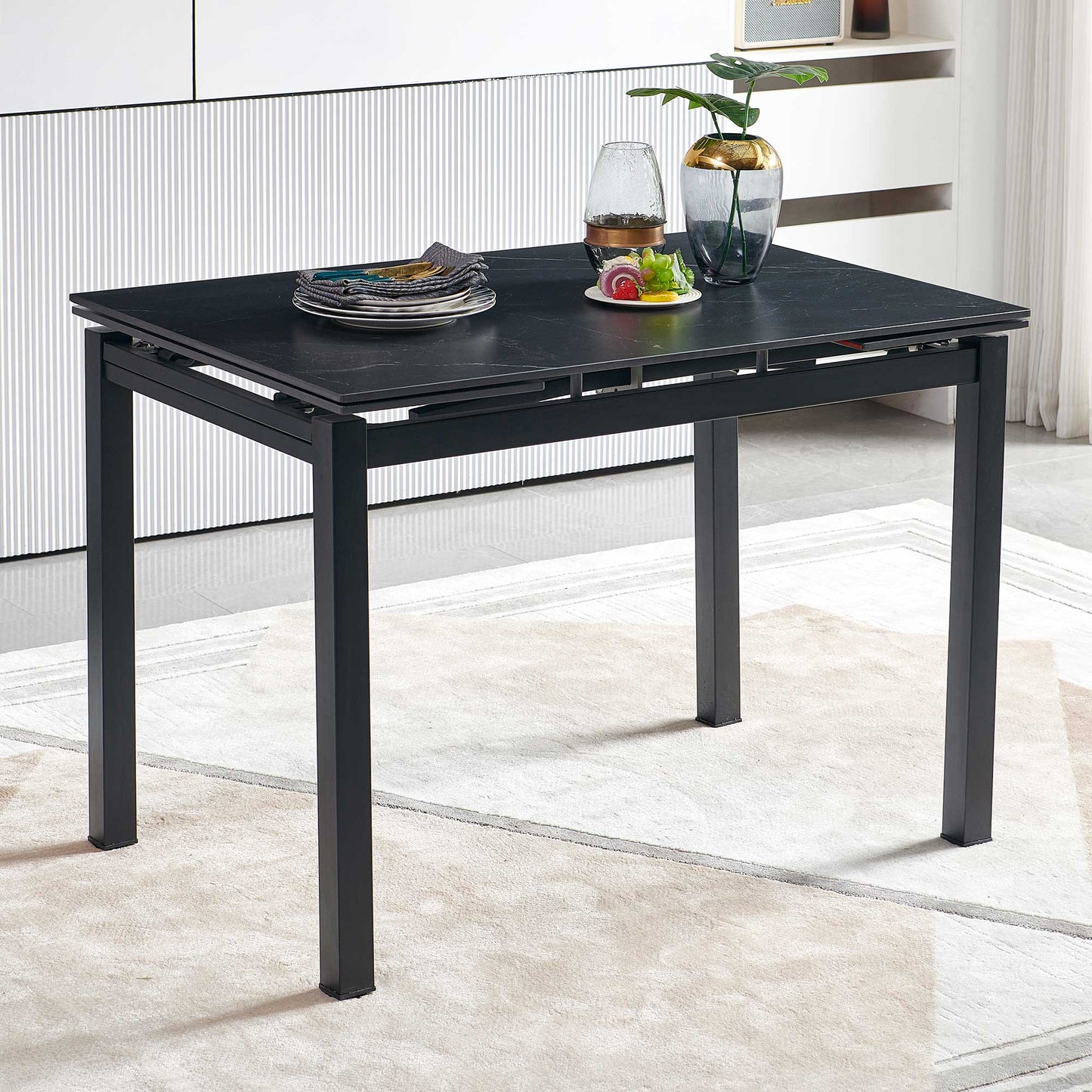 Schwarzer moderner, rechteckiger, ausziehbarer Esstisch aus Keramik für platzsparende Küchen mit kleinem Platzbedarf – Tisch