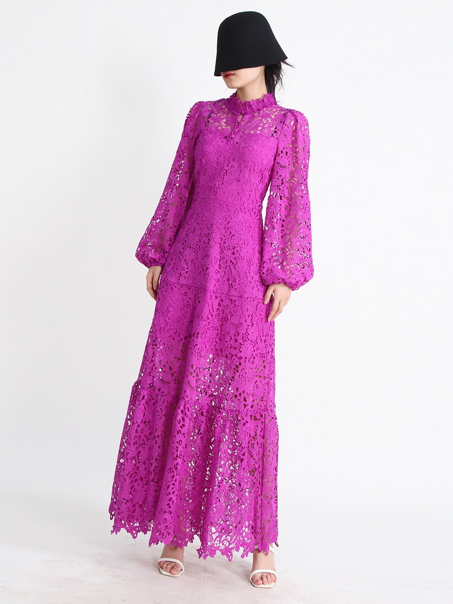 Modisches Kleid aus ausgehöhlter Spitze mit strapazierfähiger Stickerei, Stehkragen und Puffärmeln