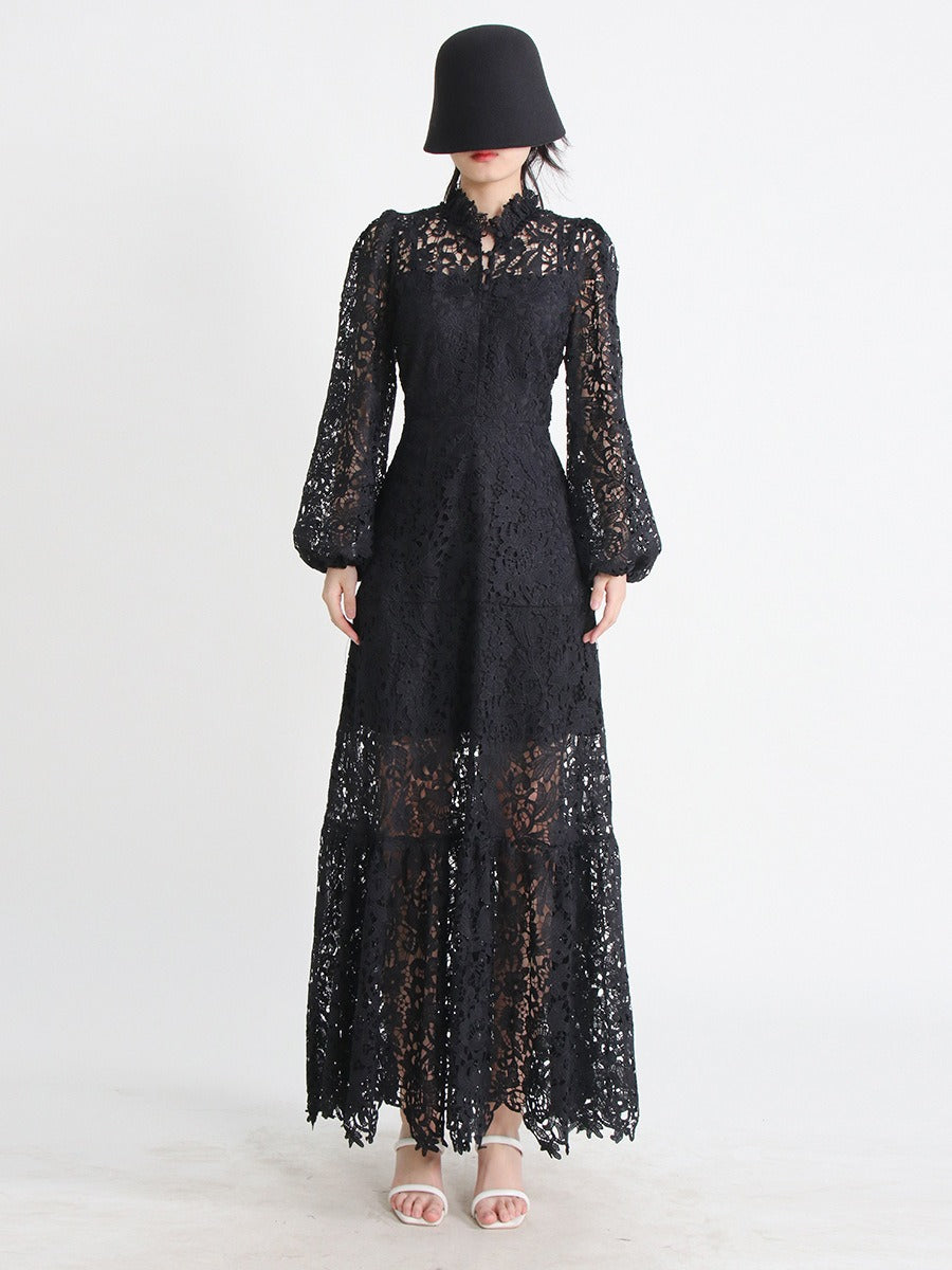 Modisches Kleid aus ausgehöhlter Spitze mit strapazierfähiger Stickerei, Stehkragen und Puffärmeln